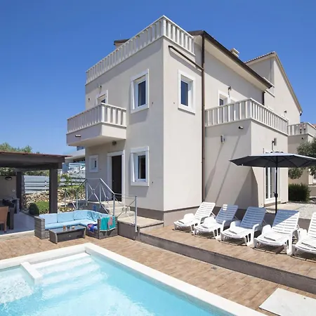 Holiday home Castagna In Mit Pool Und Sauna By Interhome *