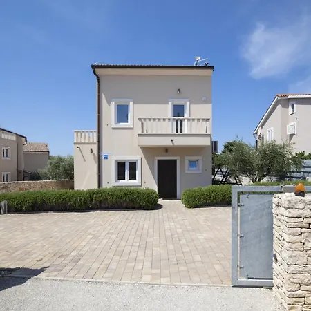Holiday home Castagna In Mit Pool Und Sauna By Interhome *