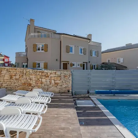 Castagna In Mit Pool Und Sauna By Interhome בית נופש