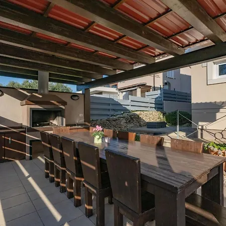 Castagna In Mit Pool Und Sauna By Interhome Дом отдыха Премантура