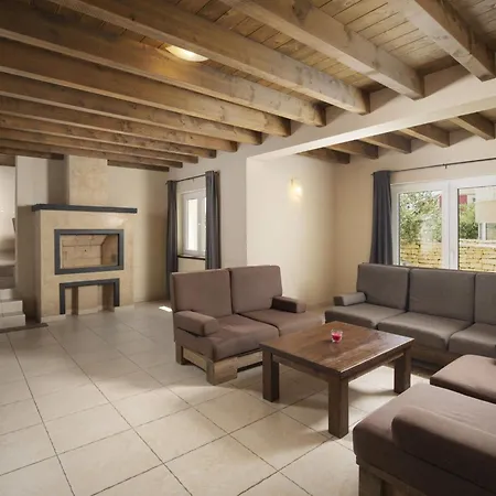 Castagna In Mit Pool Und Sauna By Interhome בית נופש