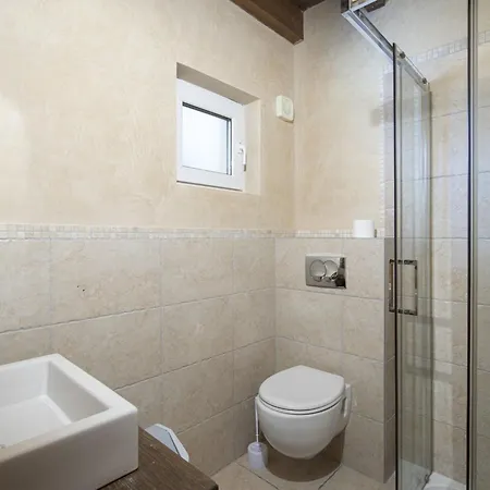 Castagna In Mit Pool Und Sauna By Interhome Vakantiehuis *