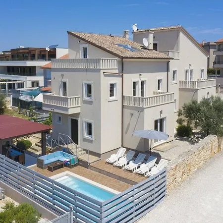 Castagna In Mit Pool Und Sauna By Interhome Hébergement de vacances *
